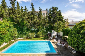 Casa Mediterránea con jard��n y piscina privada
